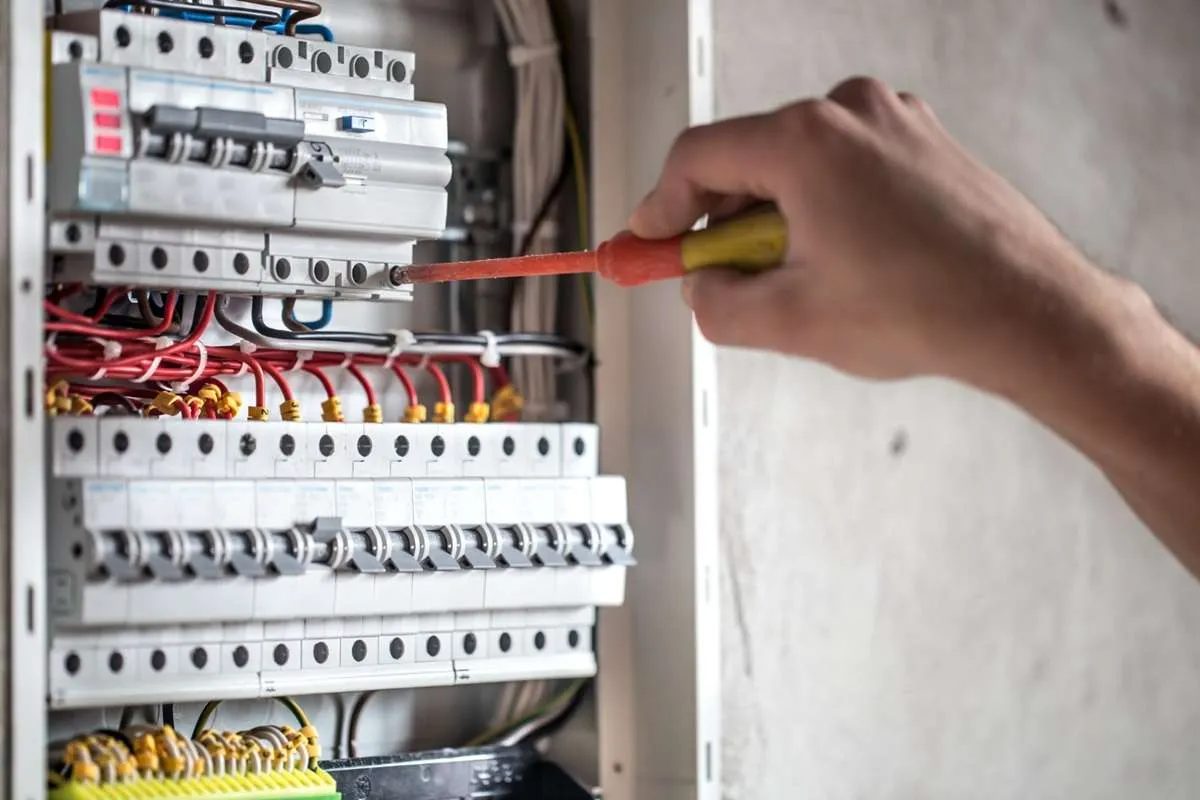 INSTALACIÓN MONOFÁSICA VS TRIFÁSICA RESIDENCIAL